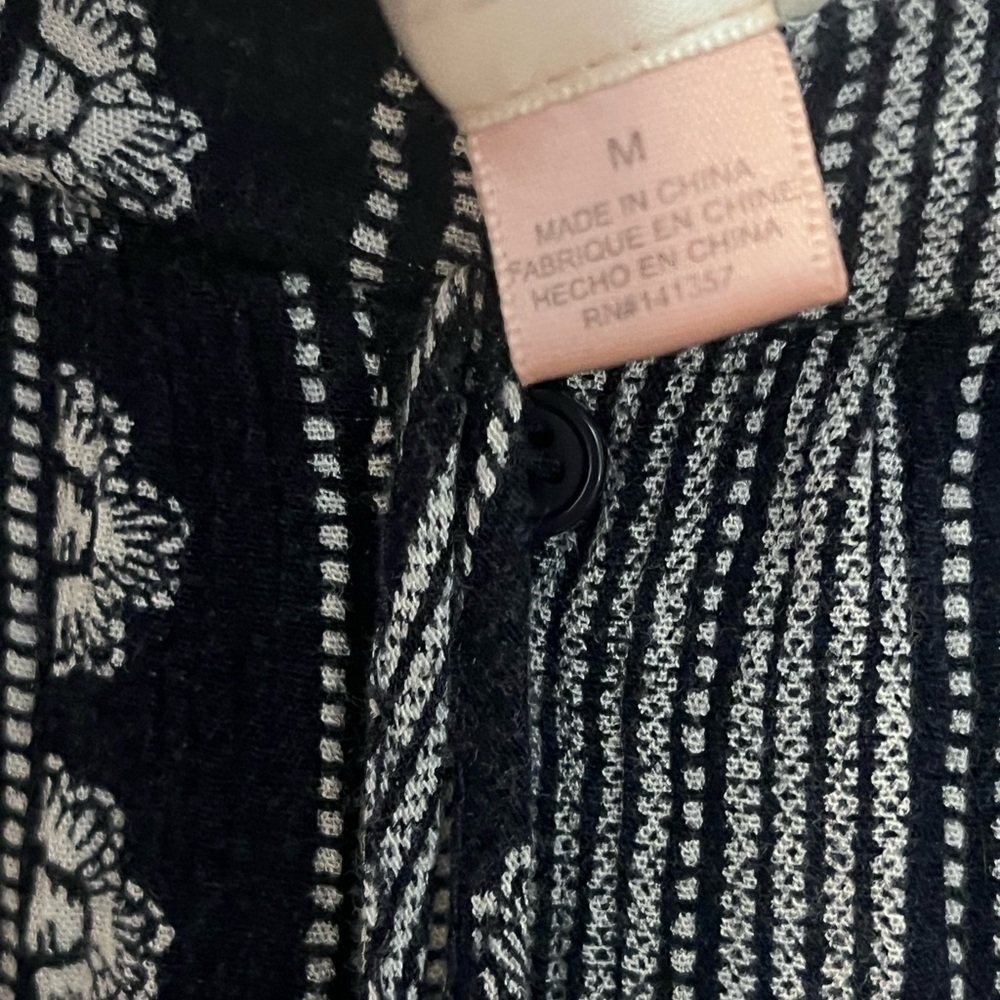 Band of Gypsies Navy and White Printed Ruffle Hem Maxi Skirt - Picture 4 of 4